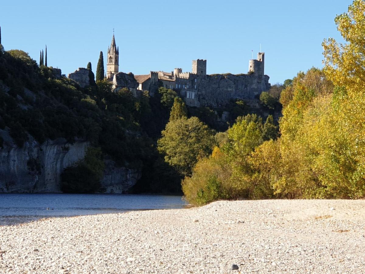 Le Clos Du Grand Chene - Gites 4 Etoiles - Saint-Marcel-d'Ardeche Eksteriør bilde